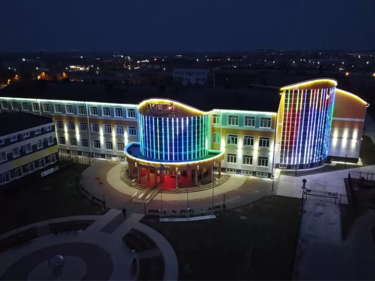 Комбинированное освещение Губкинский Лицей
