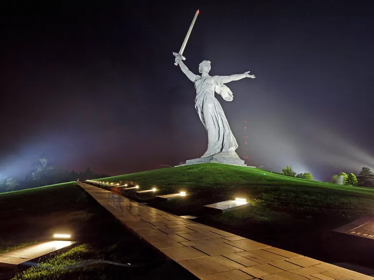 Подсветка памятника