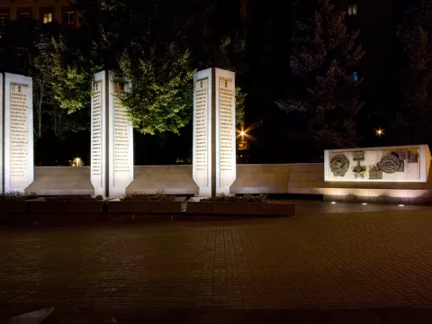 Подсветка памятников