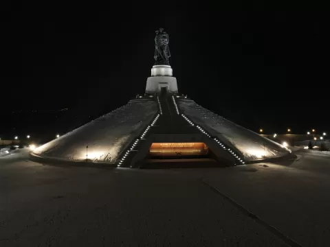 Архитектурная подсветка памятника