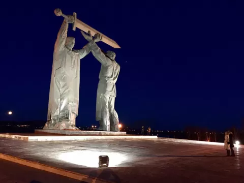 Подсветка памятника